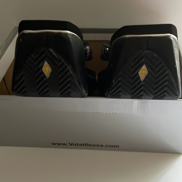 VOLATILE woman’s flip flop wedge, size 10, black with silver sequence, used. - Picture 14 of 15